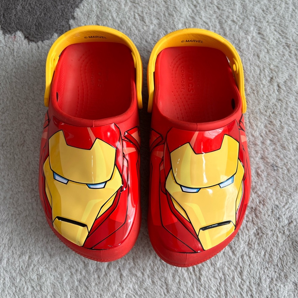 Kids' Crocs Fun Lab Iron Man Lights Clog Big Kids Size J 3